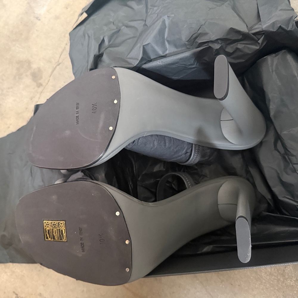 Yeezy Season 6 Rubberized Sandals. Size 40.5 NEW KW5220.159 - Picture 5 of 8